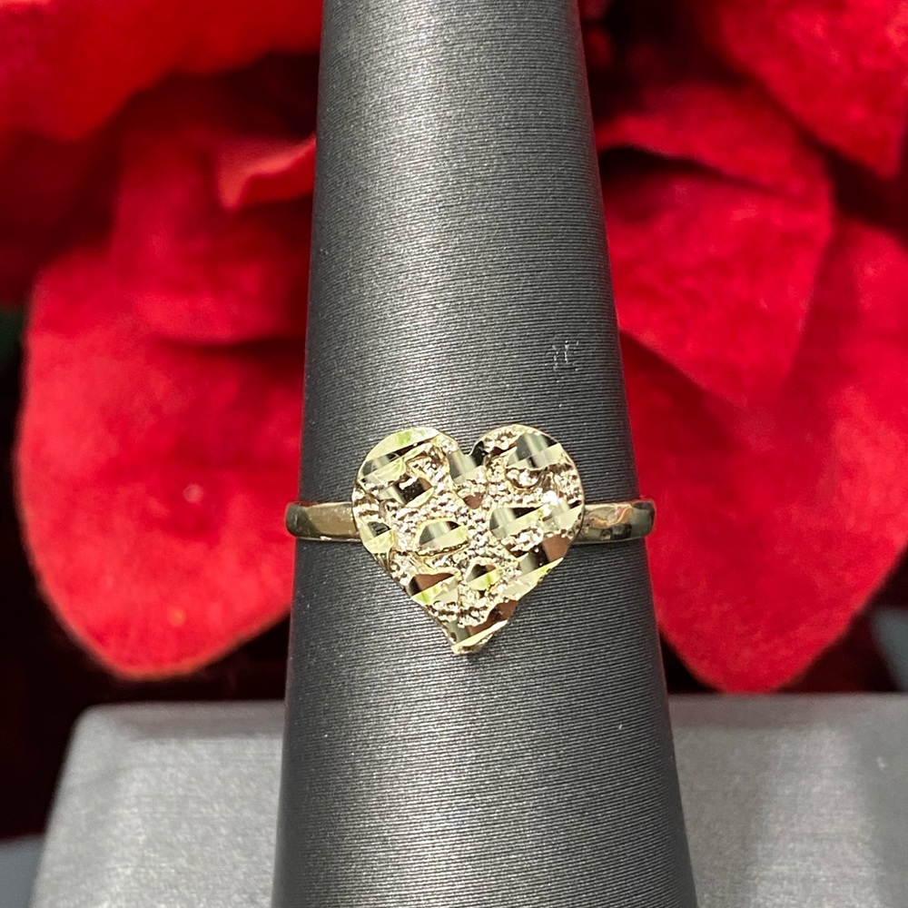 10K Yellow Gold Single Band Nugget Heart Ring - Picture 2 of 8